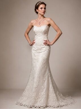 Strapless Lace Wedding Dress in Ivory - Elegant Mermaid Silhouette